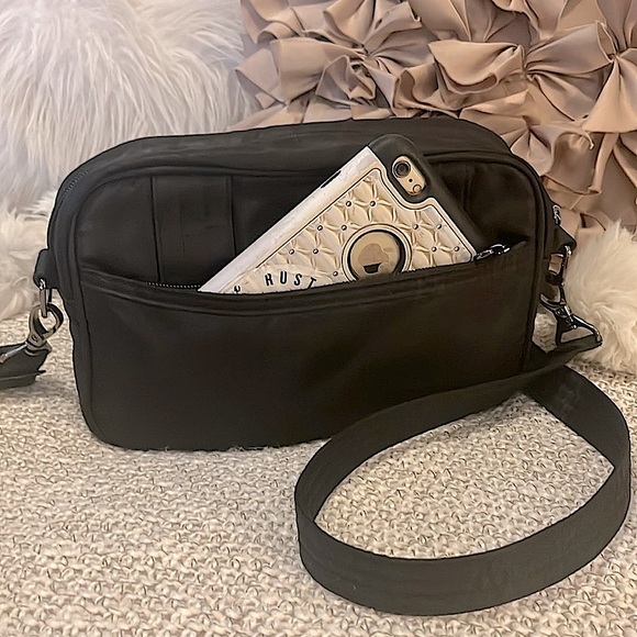 Lug Black Carousel RFID Quilted Small Crossbody Travel Utility Bag Purse - Picture 3 of 6